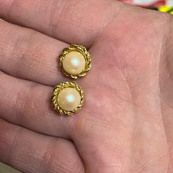 Pearl Stud Earrings - Picture 4 of 6